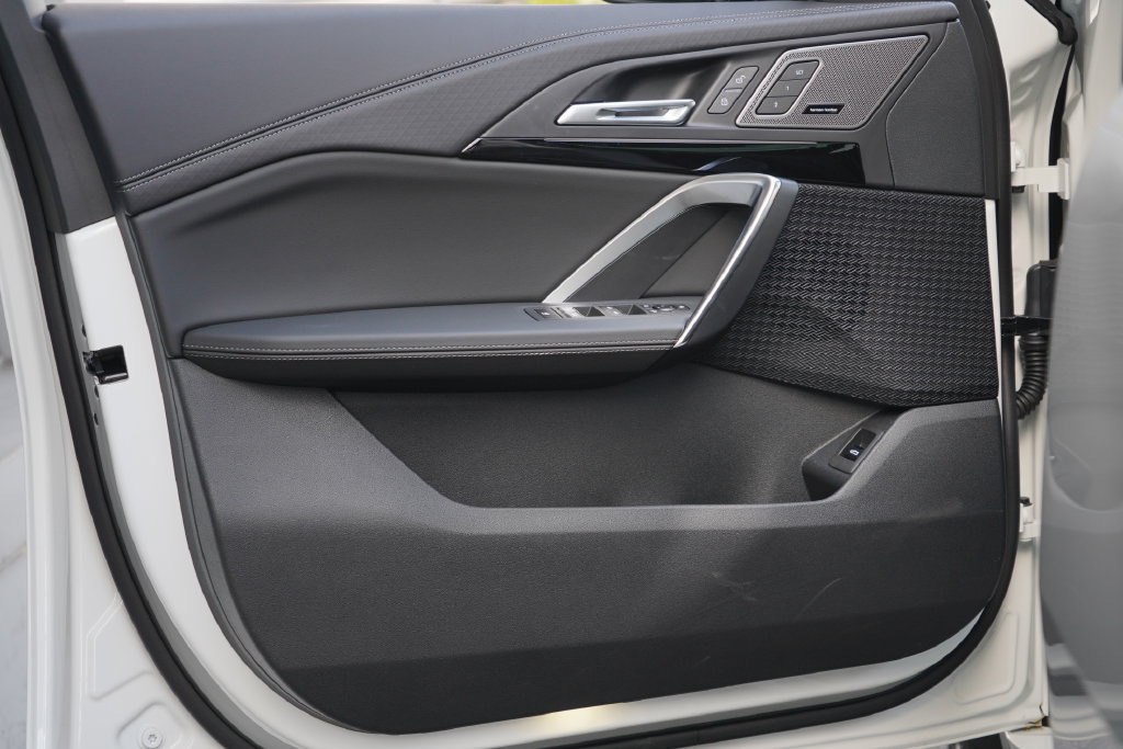 New 2027 BMW X2 xDrive28i AWD/4WD image 10