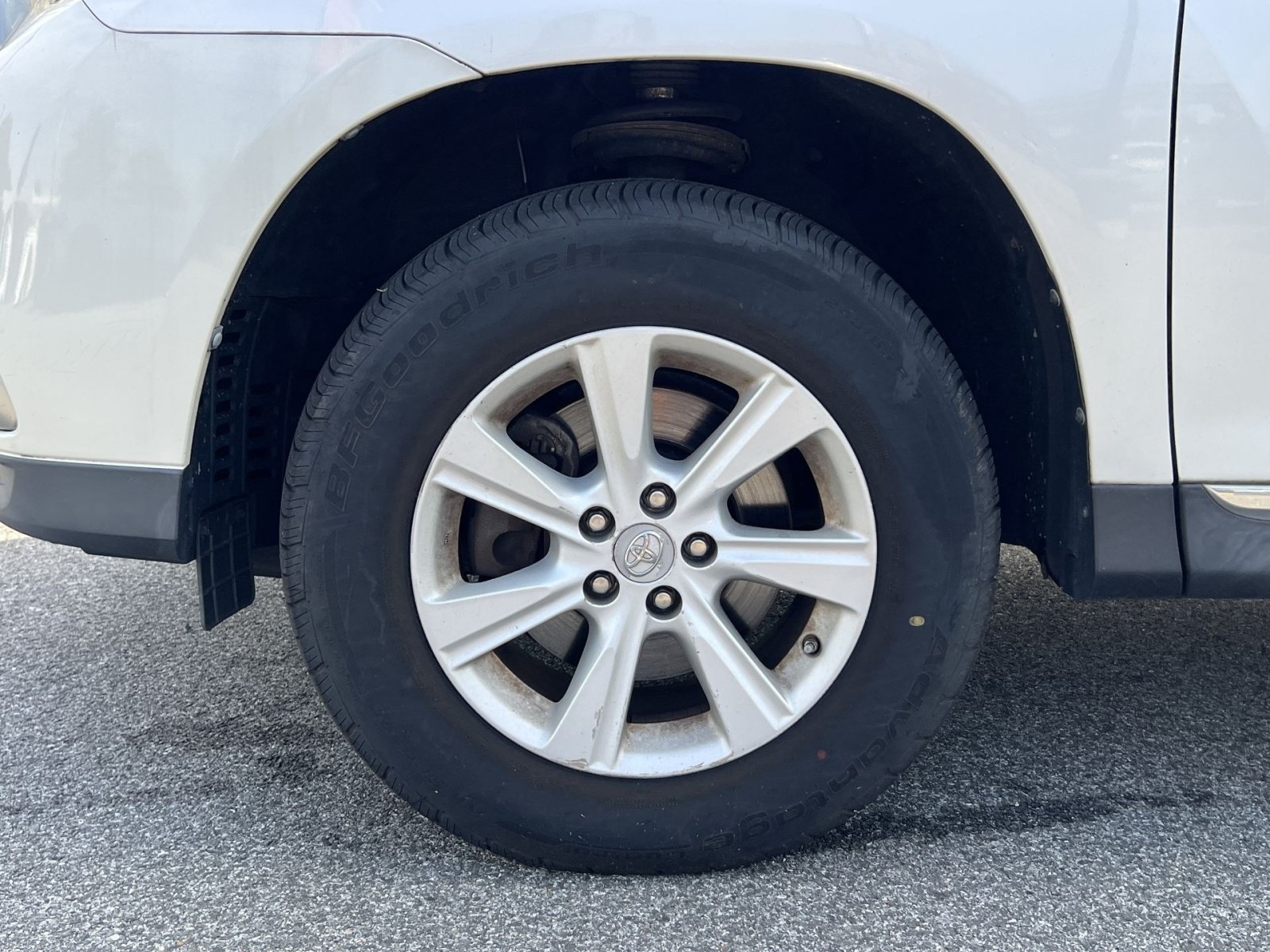 Used 2012 Toyota Highlander SE w/ Tow Pkg AWD/4WD image 12