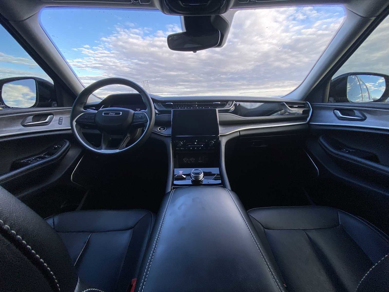 Certified 2022 Jeep Grand Cherokee L Limited w/ Black Appearance Package image 16