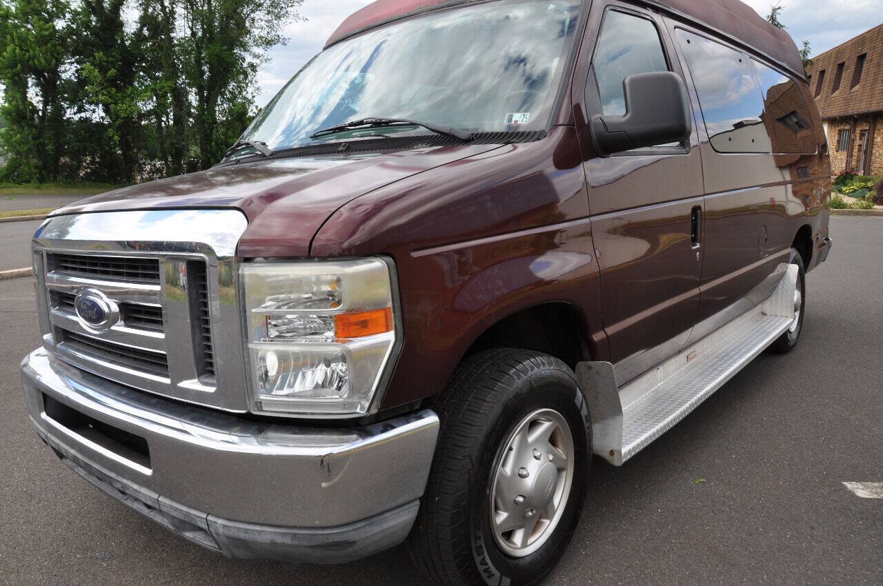 Used 2010 Ford E-350 and Econoline 350 XL RWD image 4