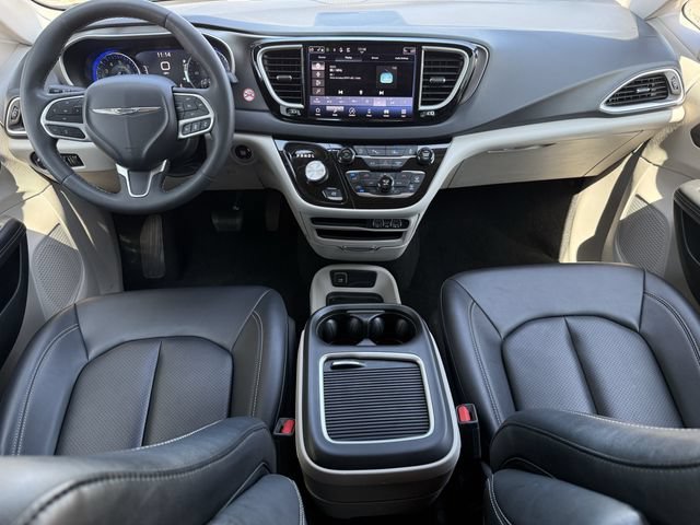 Used 2024 Chrysler Pacifica Touring-L FWD image 10