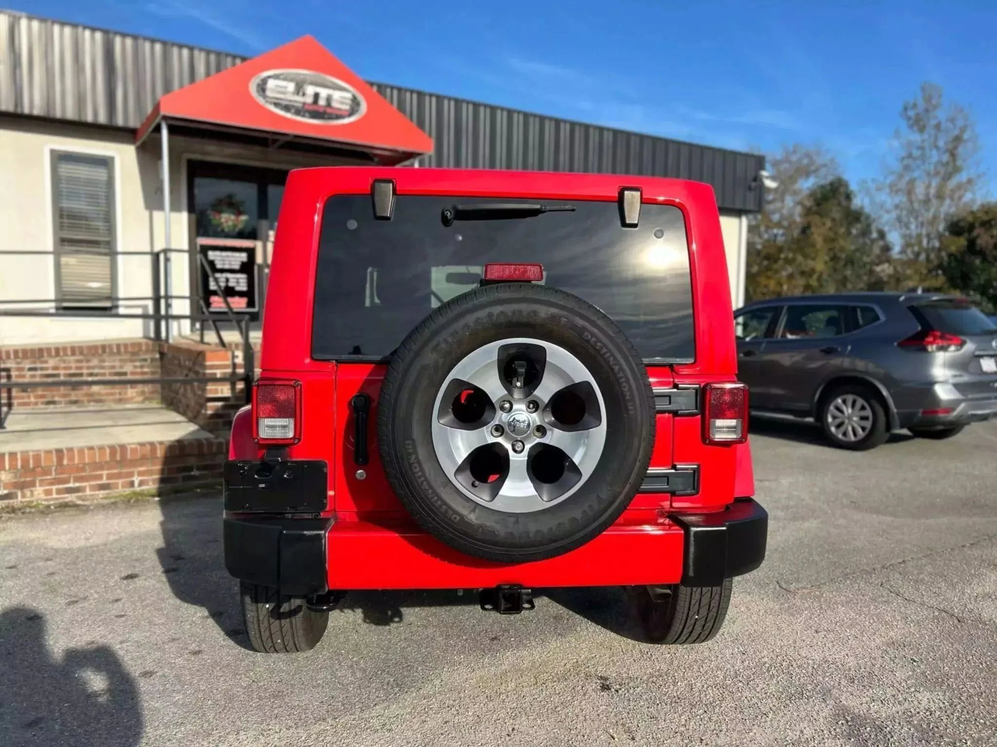 Used 2017 Jeep Wrangler Unlimited Sahara image 8