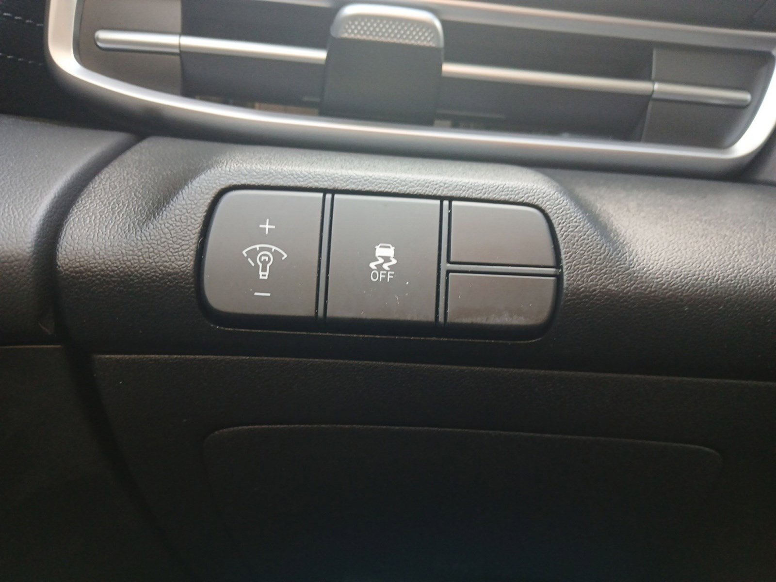 Certified 2024 Hyundai Elantra SEL image 19