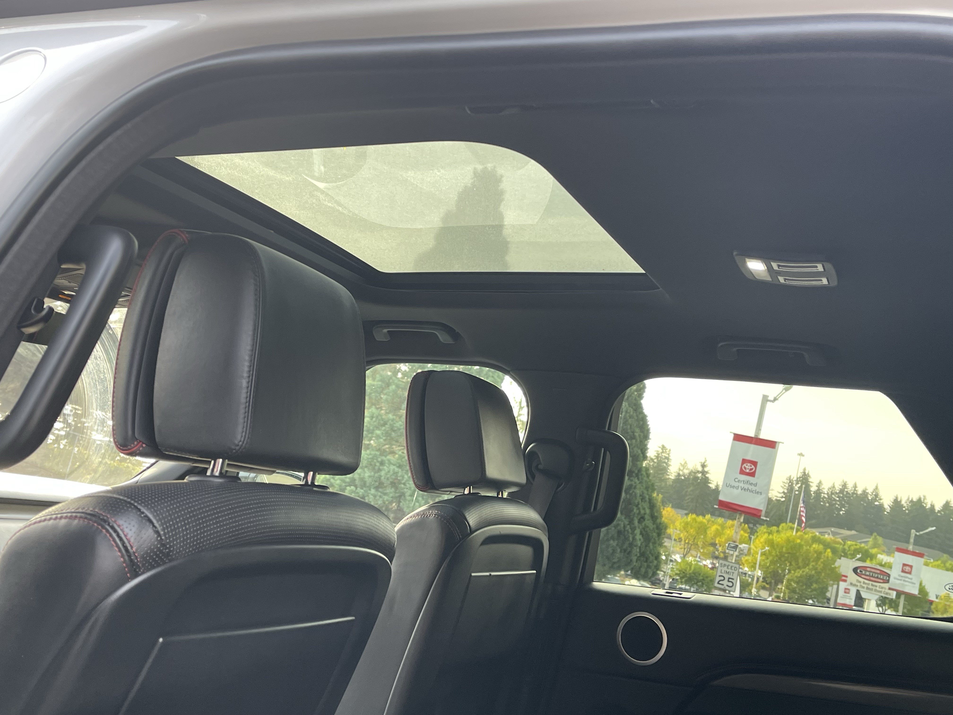 Used 2020 Land Rover Discovery HSE Luxury AWD/4WD image 15