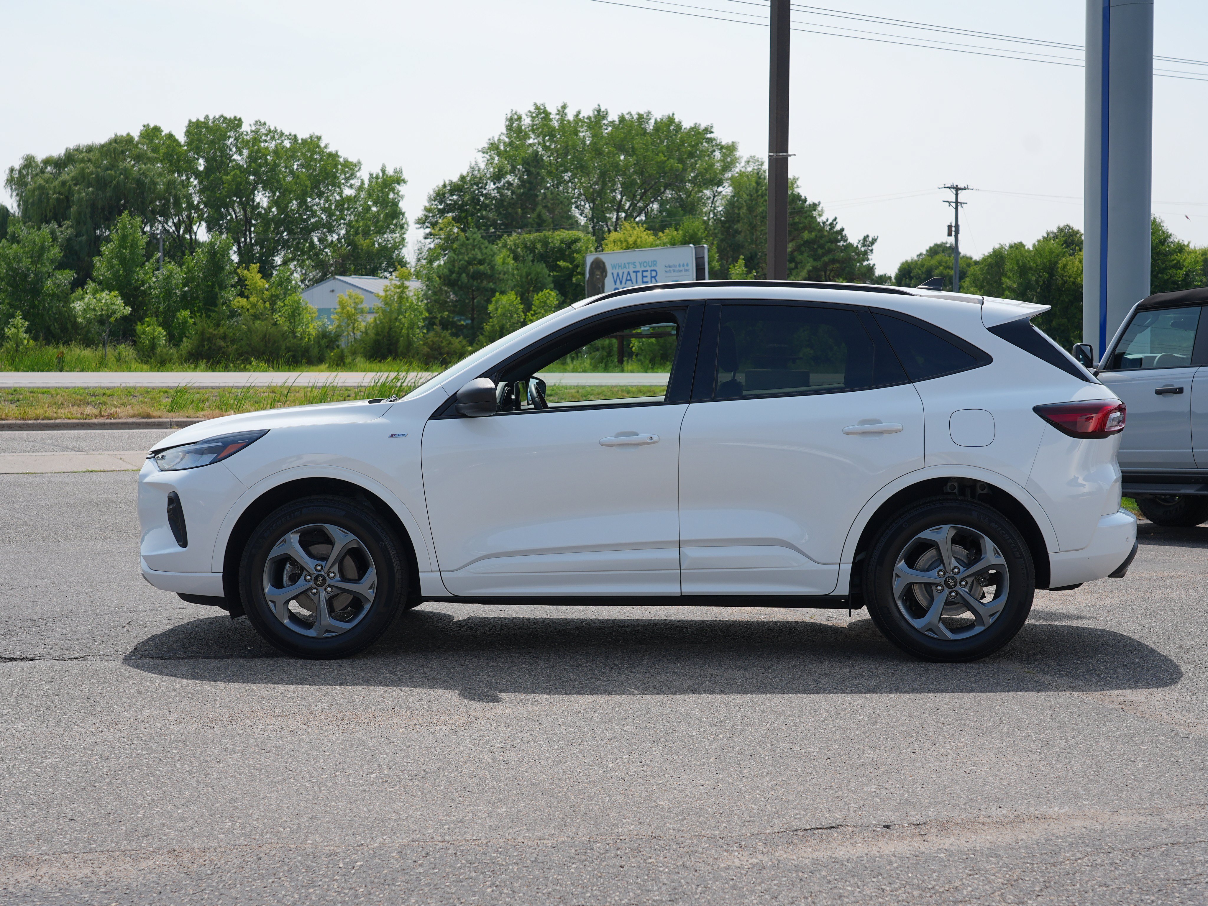Used 2024 Ford Escape ST-Line w/ Tech Pack #1 AWD/4WD image 7