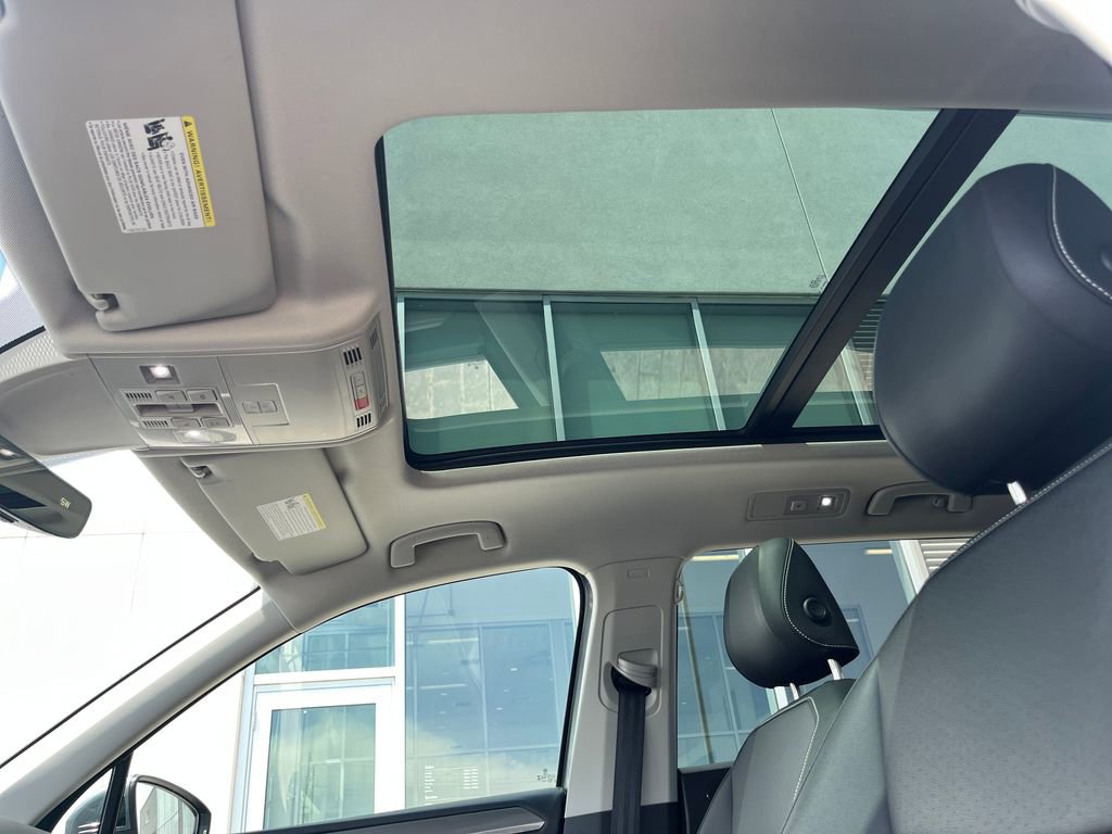 Certified 2023 Volkswagen Tiguan SE w/ Panoramic Sunroof Package AWD/4WD image 26