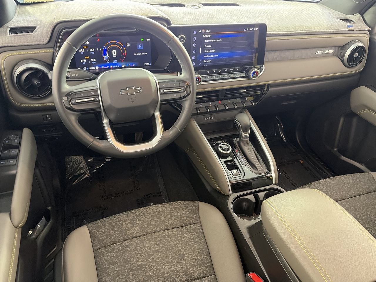 Used 2024 Chevrolet Colorado ZR2 w/ Technology Package AWD/4WD image 21