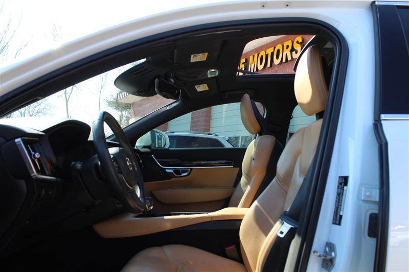 Used 2018 Volvo S90 T5 Momentum w/ Convenience Package image 28