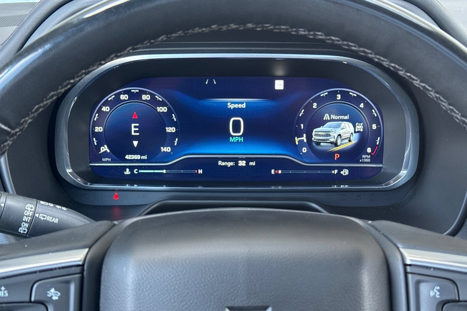 Used 2023 Chevrolet Suburban Premier AWD/4WD image 38