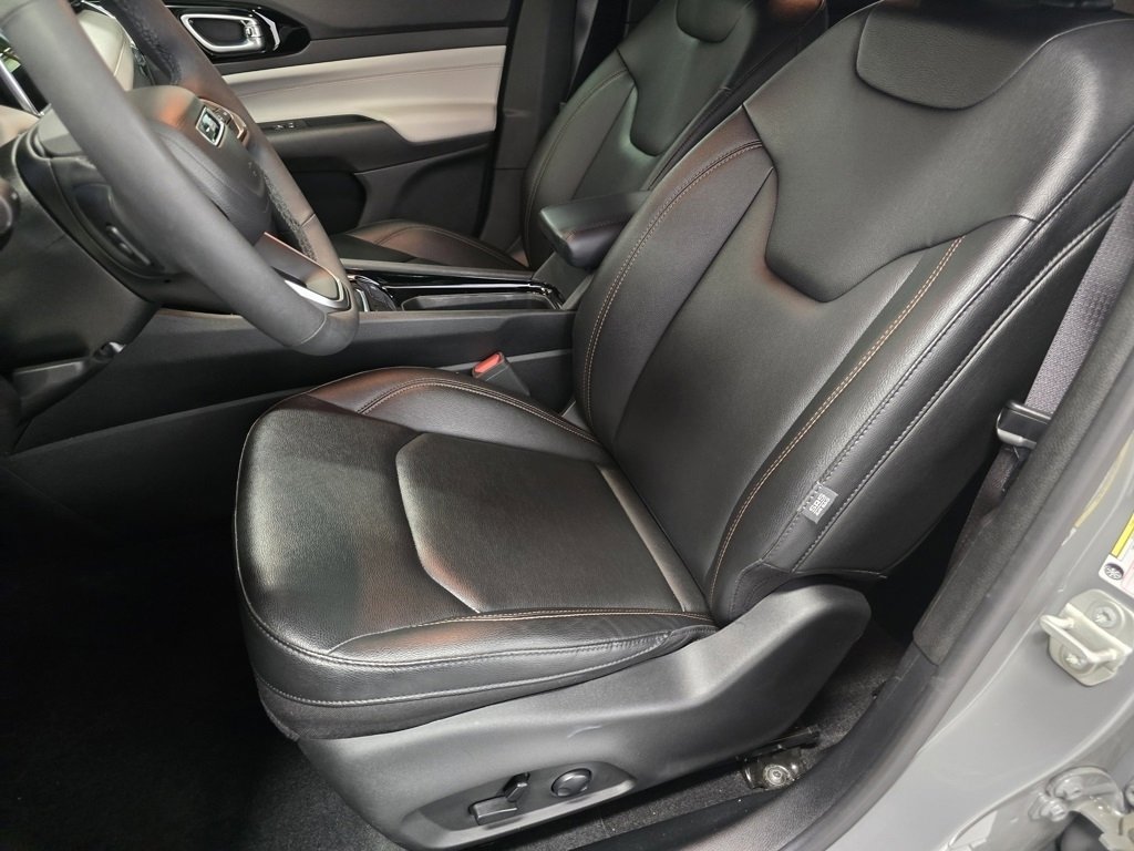 Used 2024 Jeep Compass Limited image 23