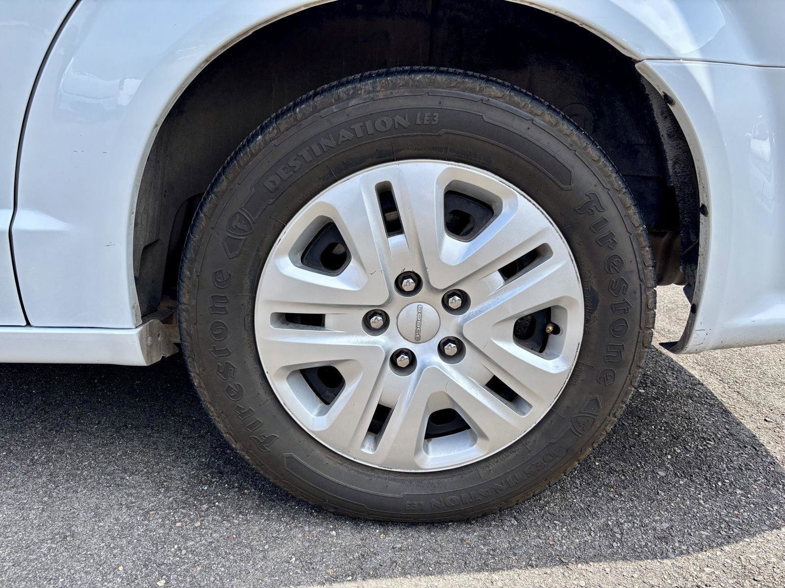 Used 2017 Dodge Grand Caravan SE image 27