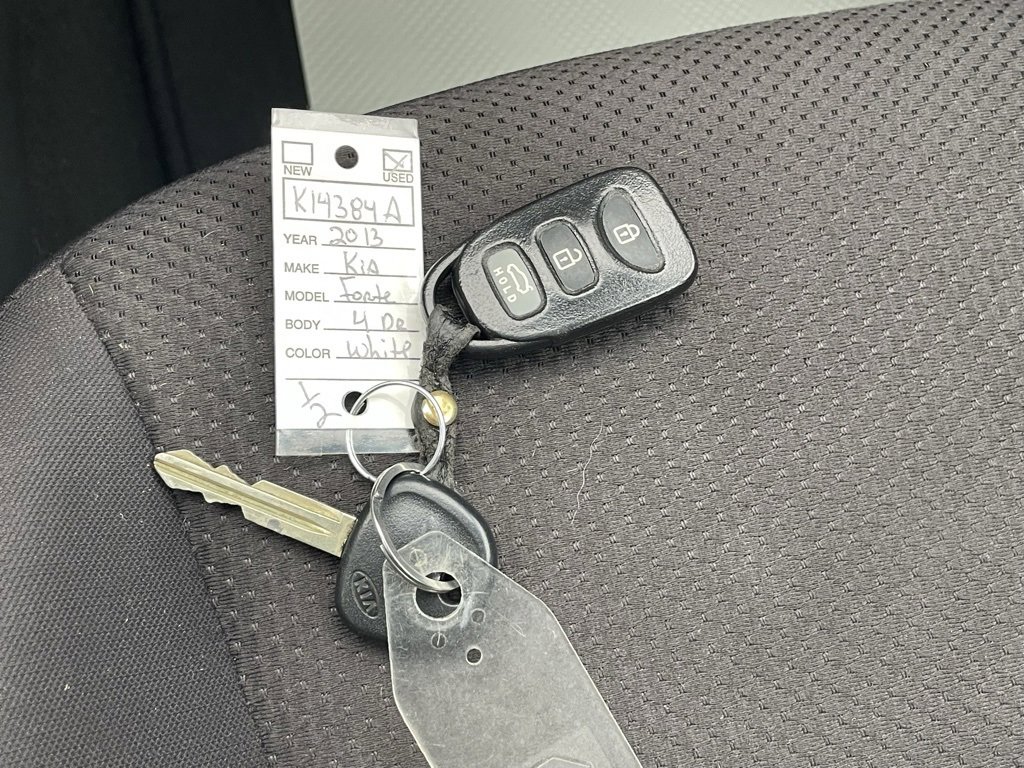 Used 2013 Kia Forte EX image 26