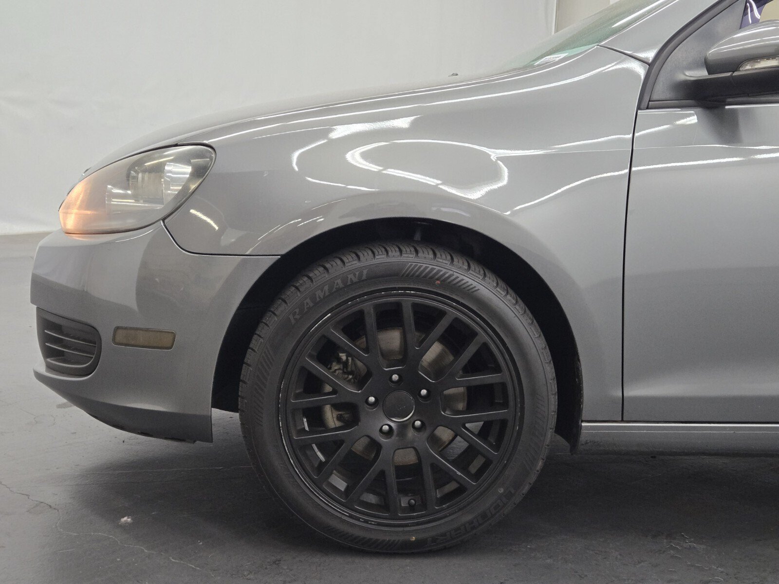 Used 2011 Volkswagen Golf 2-Door FWD image 5