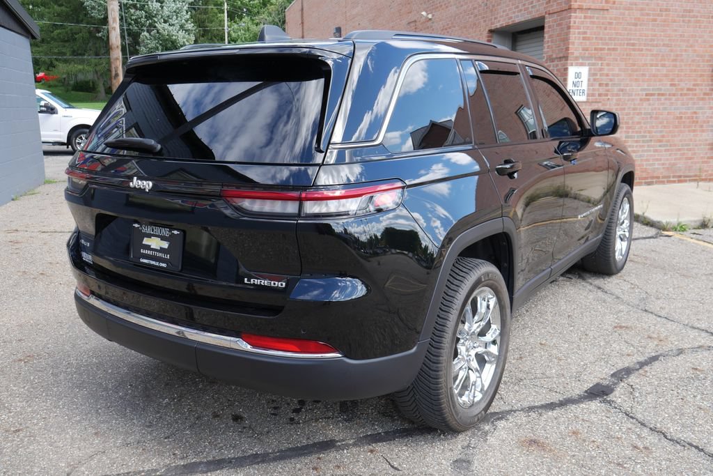 Used 2025 Jeep Grand Cherokee Laredo X w/ Luxury Tech Group I AWD/4WD image 4