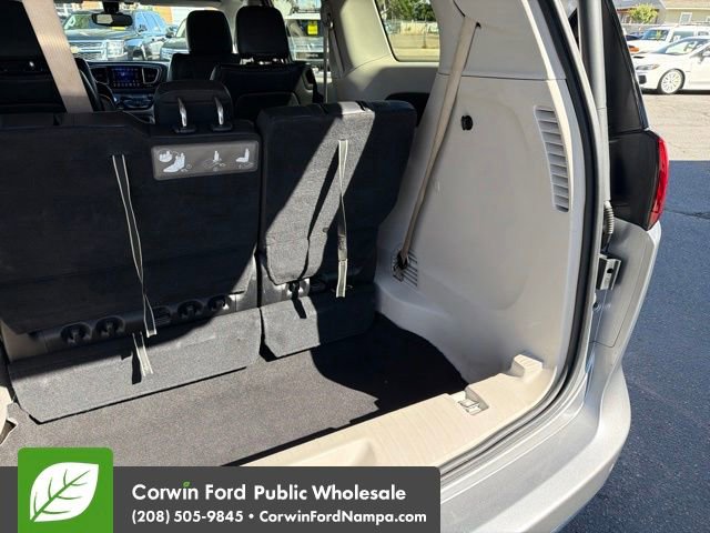 Used 2017 Chrysler Pacifica Touring-L FWD image 30