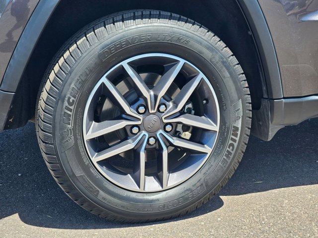 Used 2019 Jeep Grand Cherokee Laredo w/ 18" Wheel & 8.4" Radio Group RWD image 26