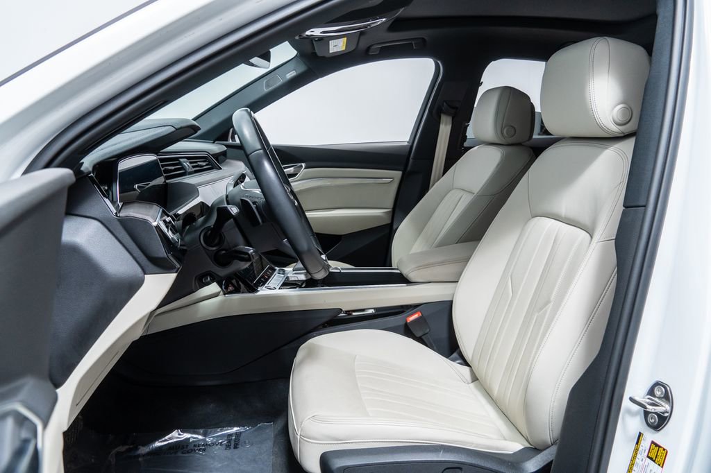 Used 2024 Audi Q8 e-tron Premium Plus image 5