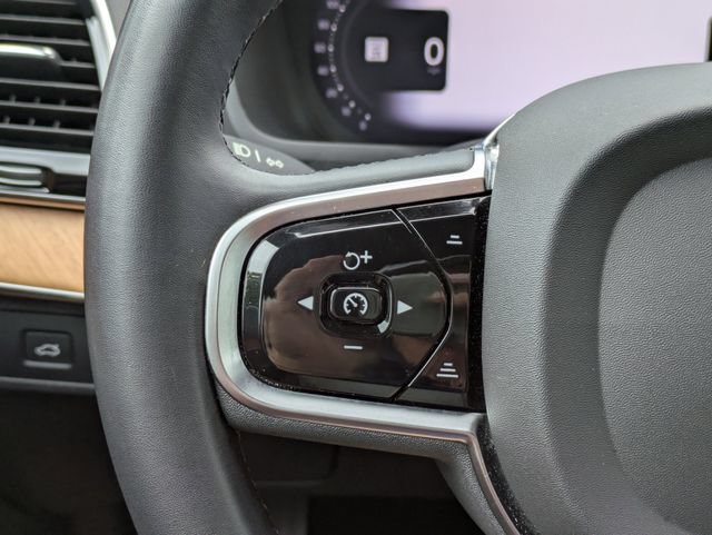 Certified 2023 Volvo XC90 B6 Plus AWD/4WD image 33