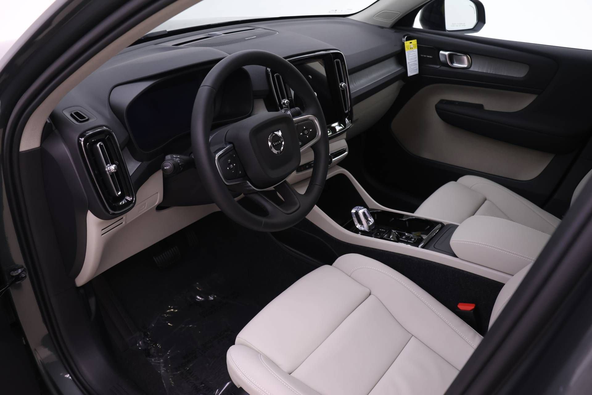 New 2026 Volvo XC40 B5 Ultra w/ Climate Package AWD/4WD image 6