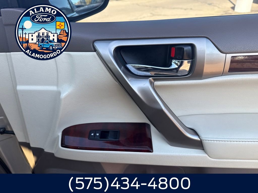 Used 2011 Lexus GX 460 image 17