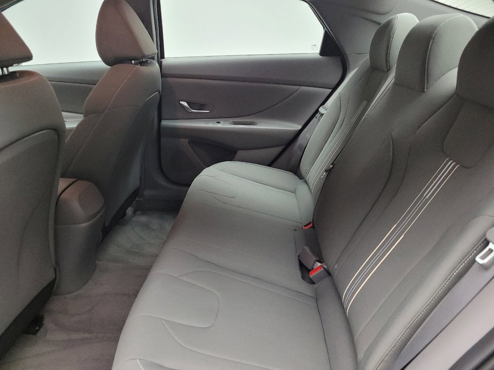 Used 2023 Hyundai Elantra SEL FWD image 18