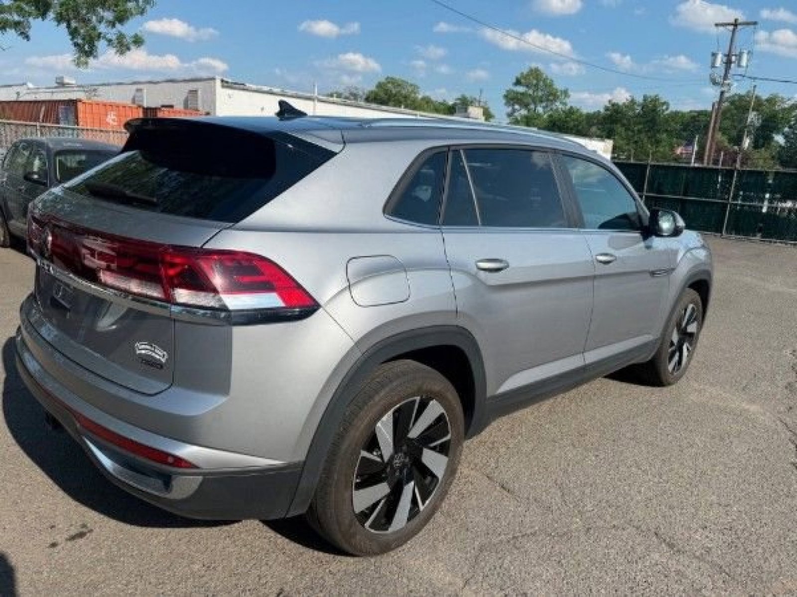 Used 2024 Volkswagen Atlas Cross Sport SE AWD/4WD image 4