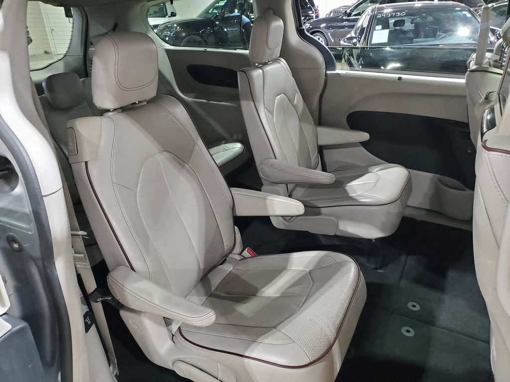 Used 2017 Chrysler Pacifica Limited FWD image 19