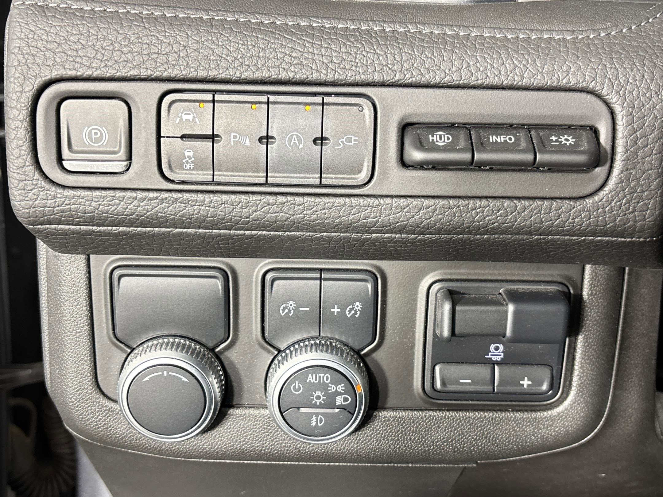 Used 2021 GMC Yukon XL Denali w/ Denali Premium Package RWD image 17