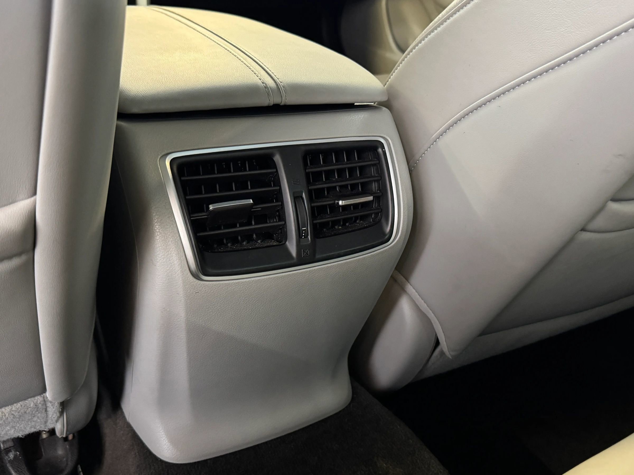 Used 2018 Acura TLX w/ Technology Package image 24