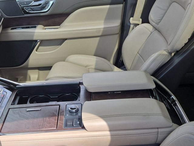 Used 2023 Lincoln Navigator Reserve w/ Monochromatic Package RWD image 21