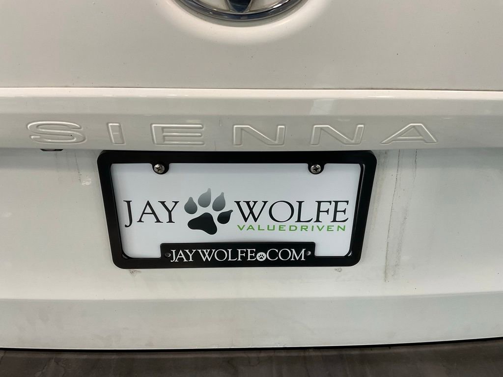 Used 2012 Toyota Sienna XLE image 24