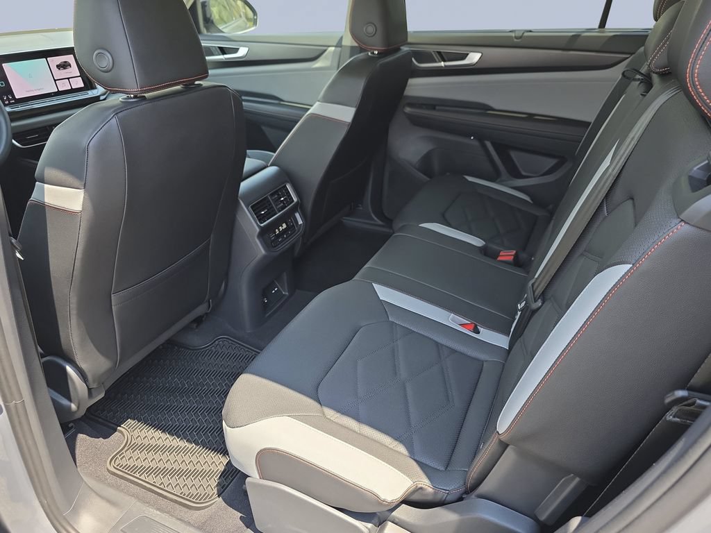 Used 2026 Volkswagen Atlas Peak Edition AWD/4WD image 28