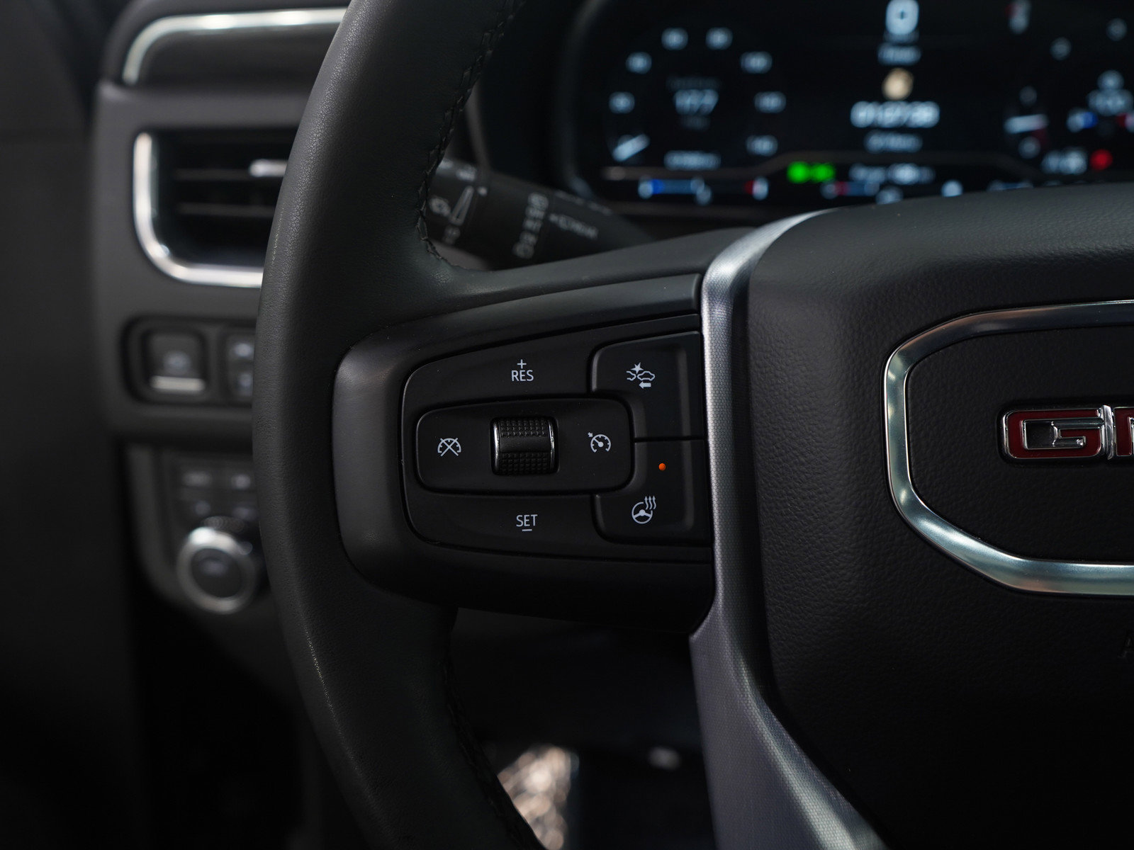 Used 2023 GMC Yukon XL SLT image 19