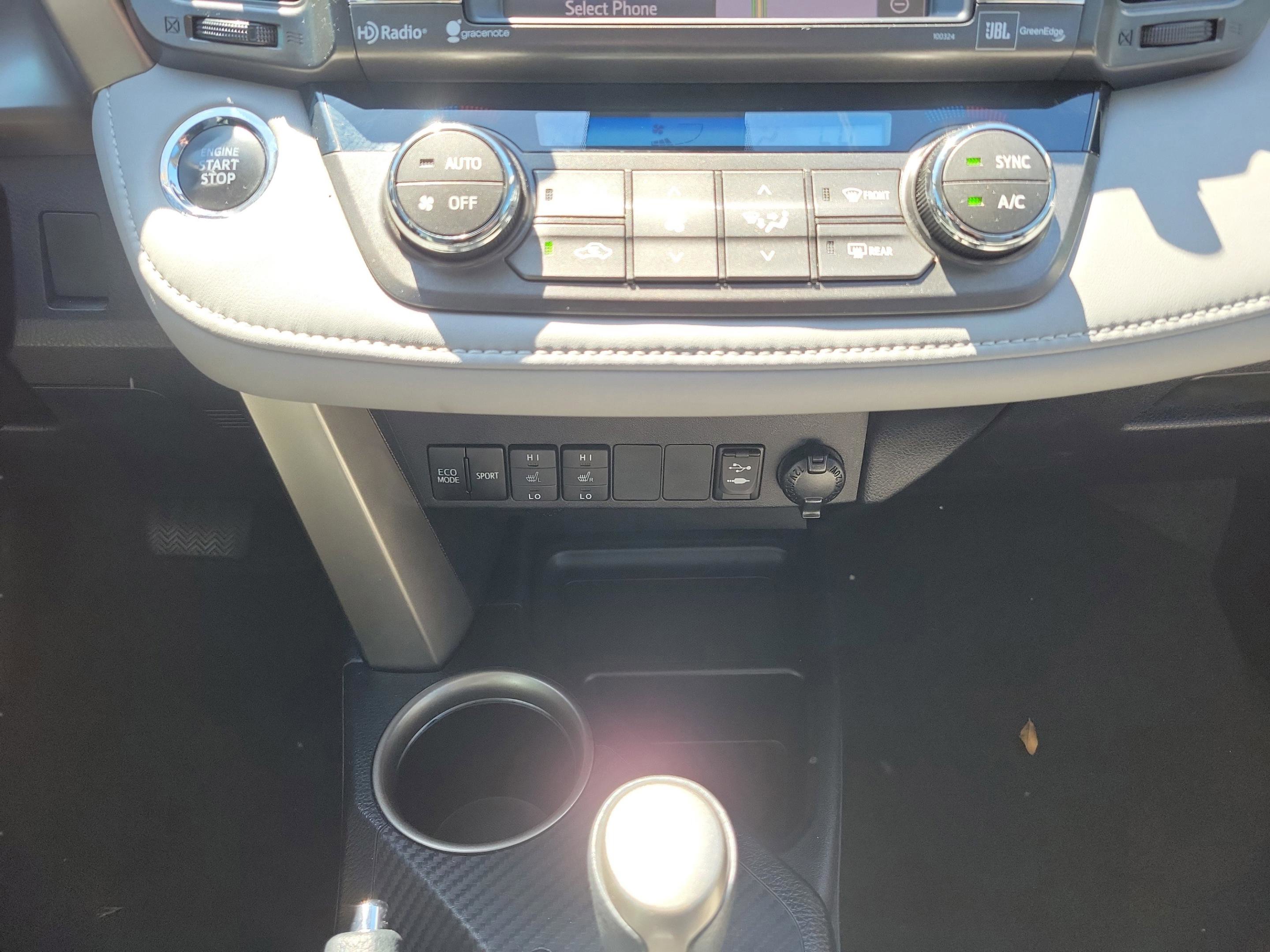 Used 2015 Toyota RAV4 Limited w/ Technology Package image 15