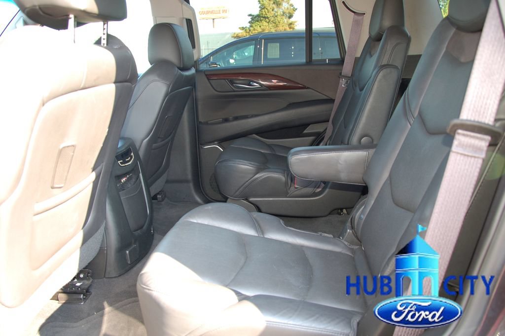 Used 2016 Cadillac Escalade Luxury AWD/4WD image 12