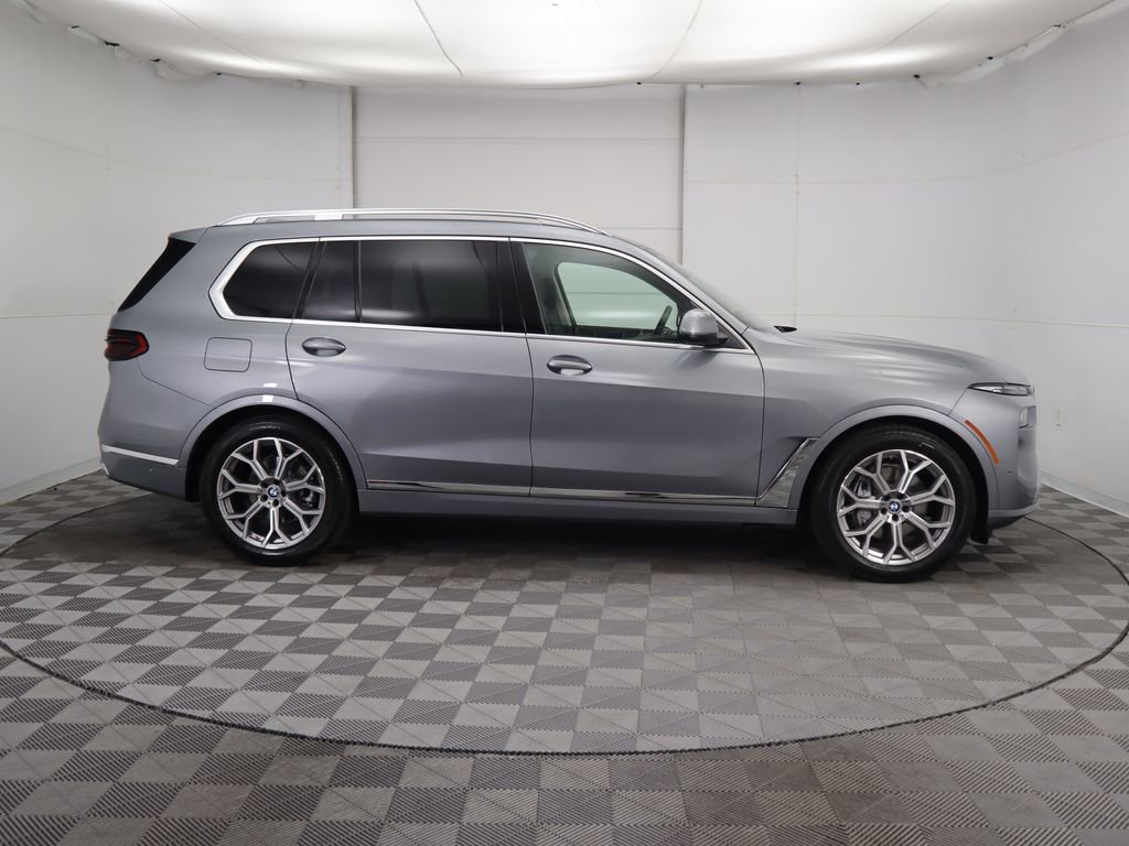 Used 2026 BMW X7 xDrive40i w/ Premium Package image 5