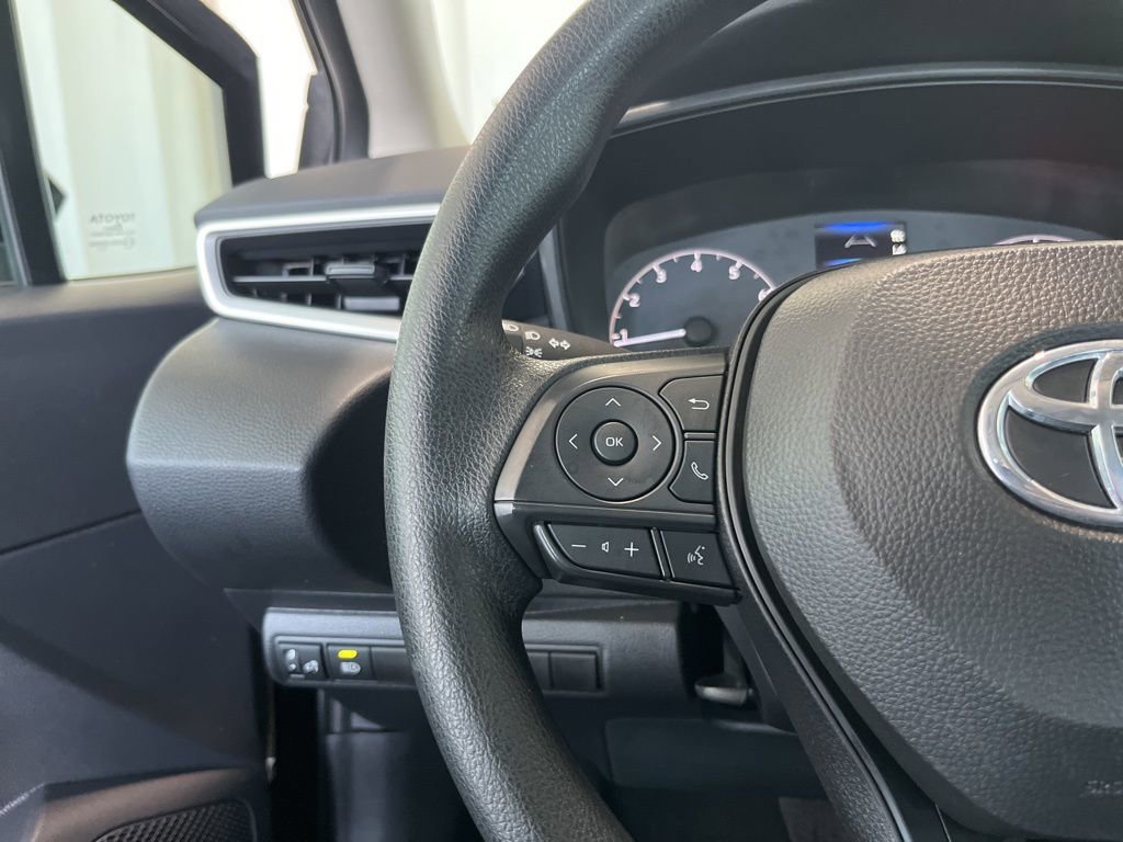 Used 2025 Toyota Corolla LE FWD image 6