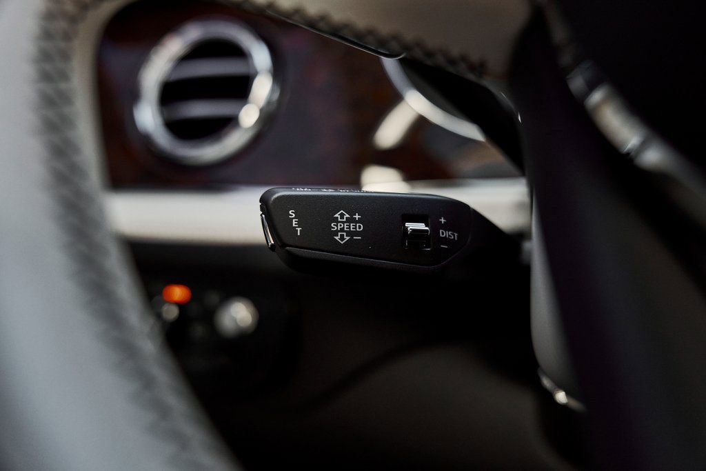 Used 2023 Bentley Bentayga Extended Wheelbase image 61