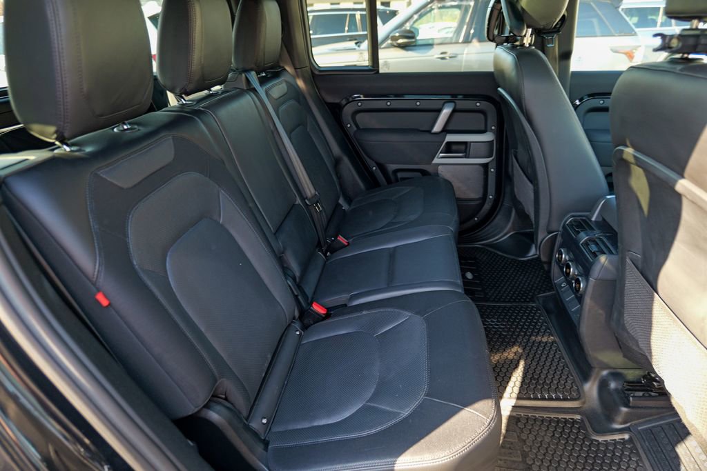 Used 2023 Land Rover Defender 110 X-Dynamic SE AWD/4WD image 33