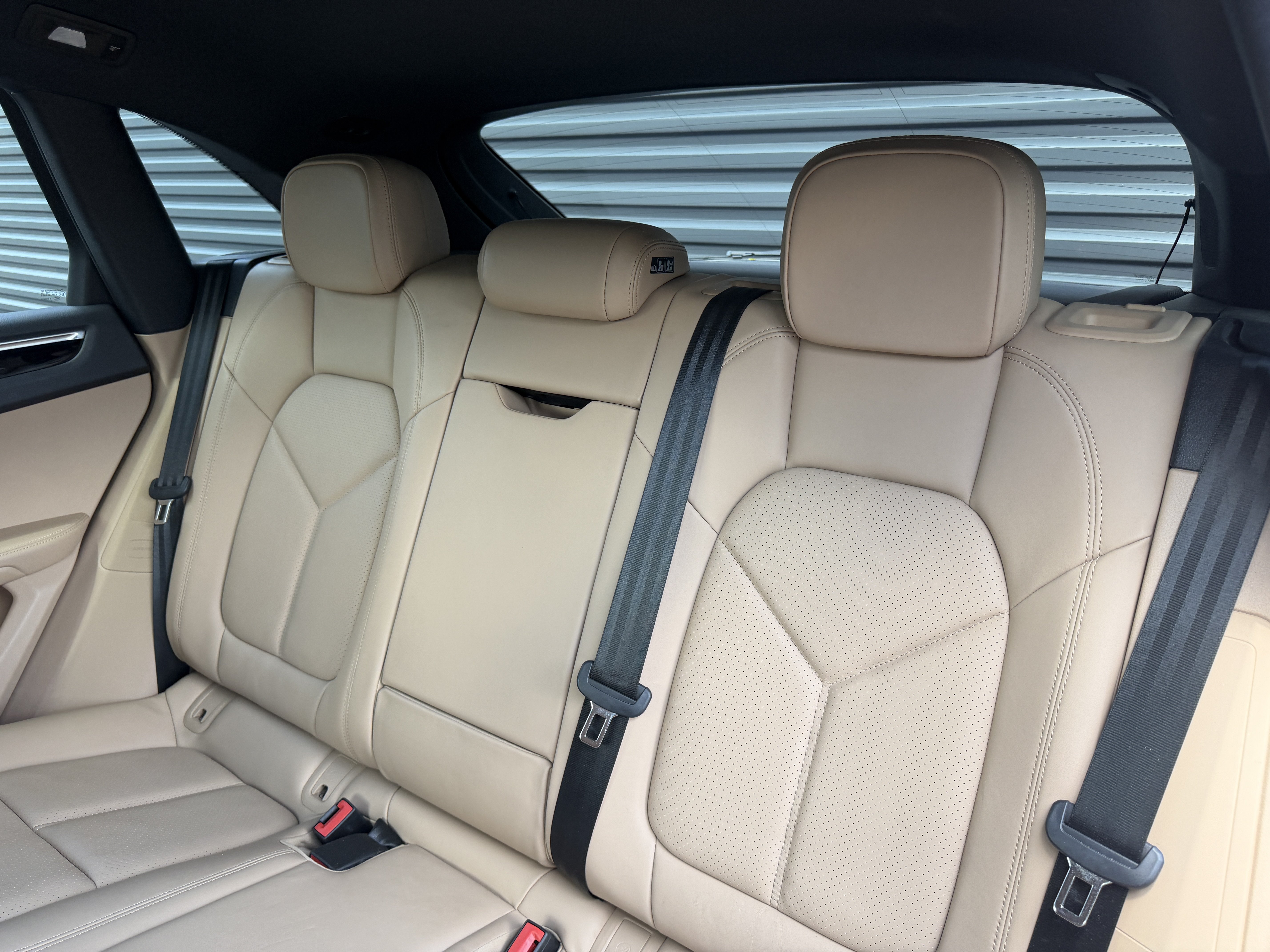 Certified 2024 Porsche Macan AWD/4WD image 16