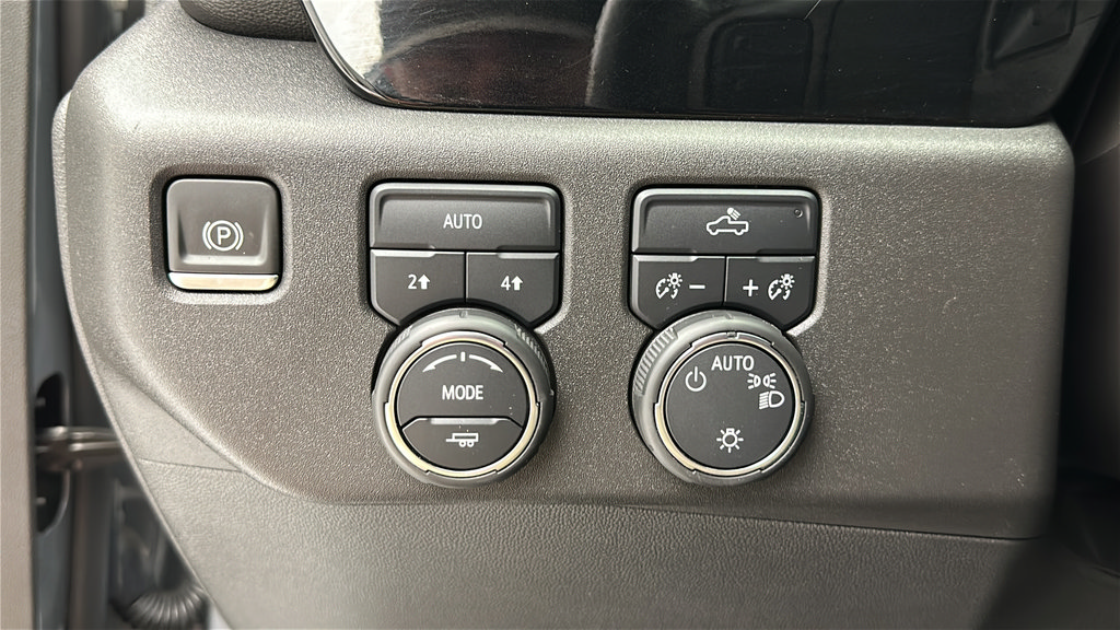 Used 2024 Chevrolet Silverado 1500 LT AWD/4WD image 23