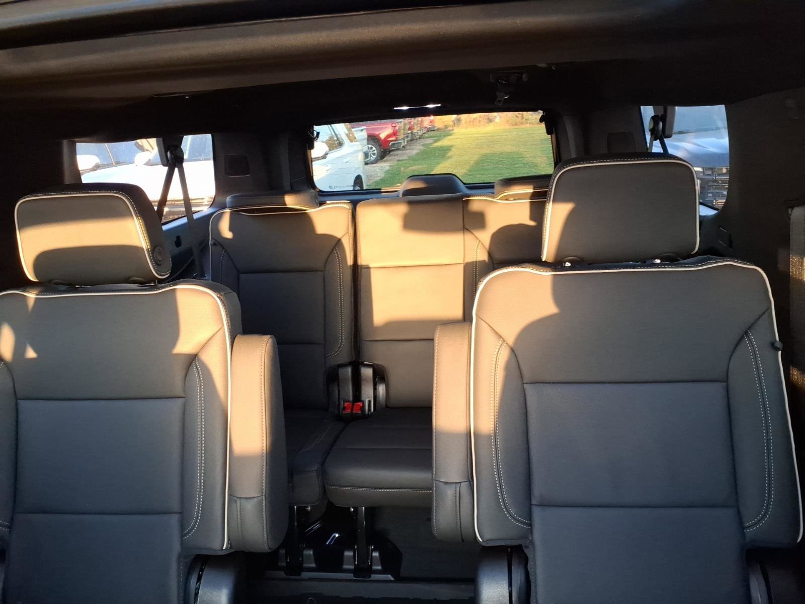 New 2026 Chevrolet Suburban Premier w/ Sun And Tow Package AWD/4WD image 9