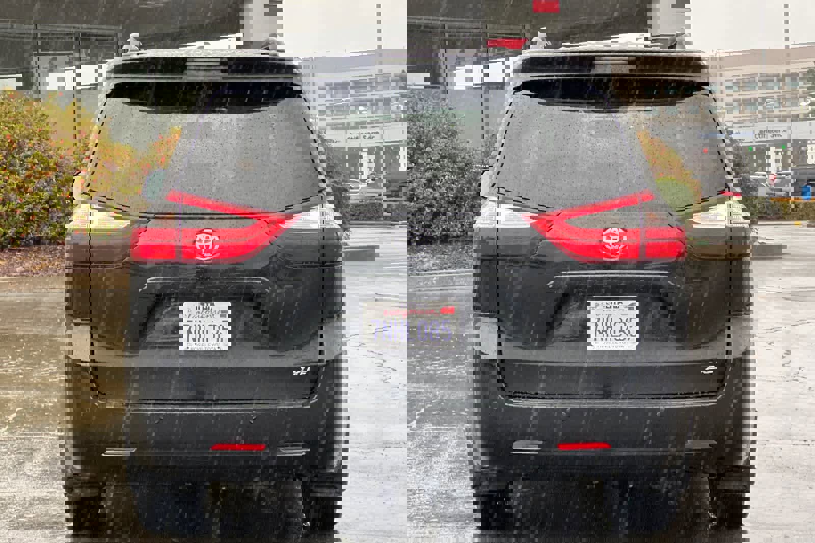 Used 2015 Toyota Sienna XLE w/ XLE Navigation Package image 8