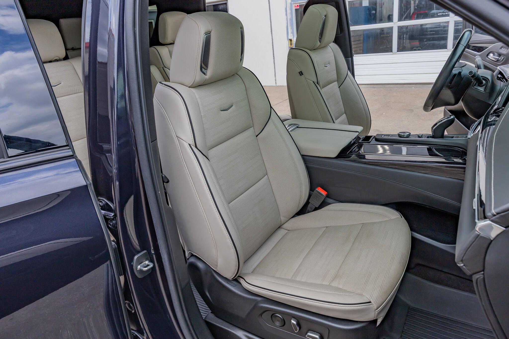 Used 2022 Cadillac Escalade Sport w/ Touring Package AWD/4WD image 28