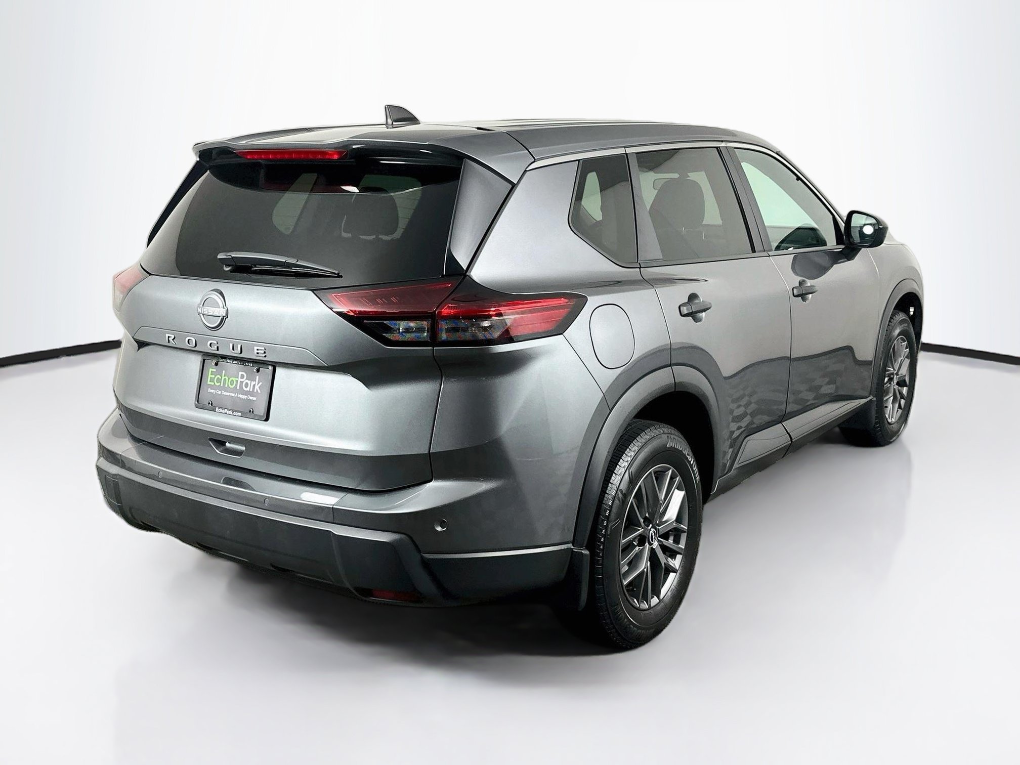 Used 2024 Nissan Rogue S FWD image 9