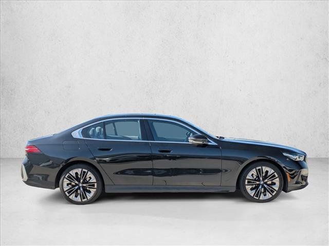 Used 2024 BMW 530i xDrive w/ Premium Package AWD/4WD image 4