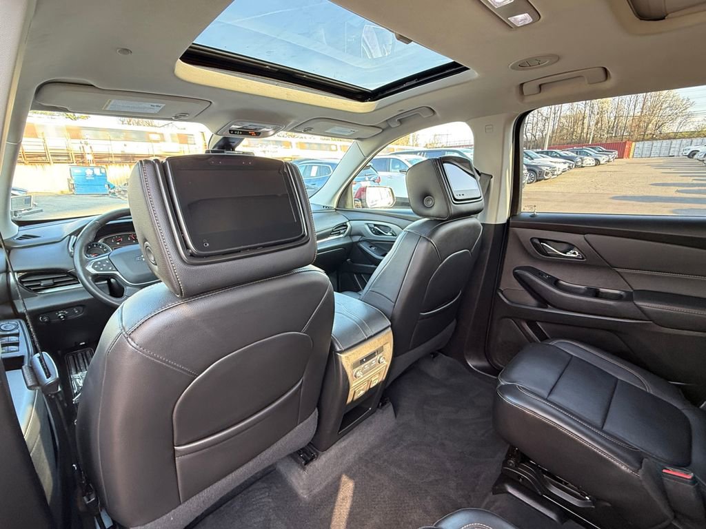 Used 2021 Chevrolet Traverse RS image 25