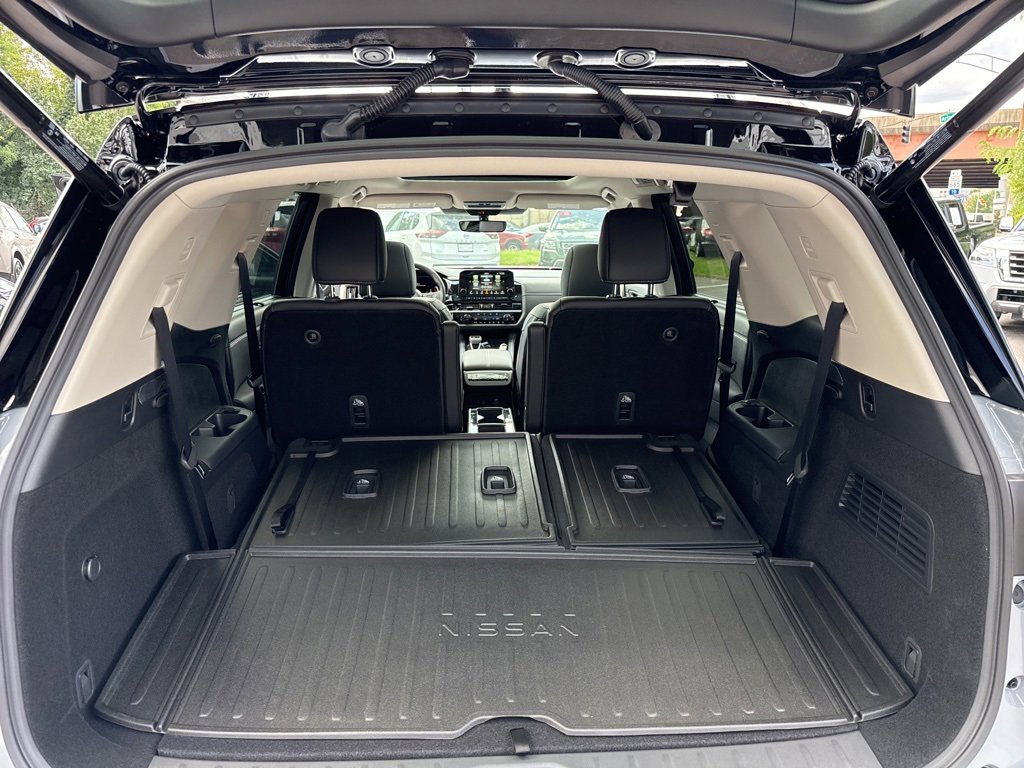 New 2025 Nissan Pathfinder Platinum image 12