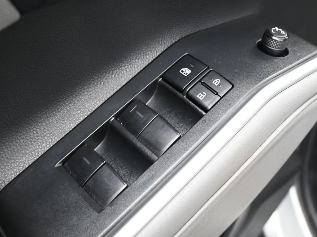 Used 2022 Toyota Highlander L image 27