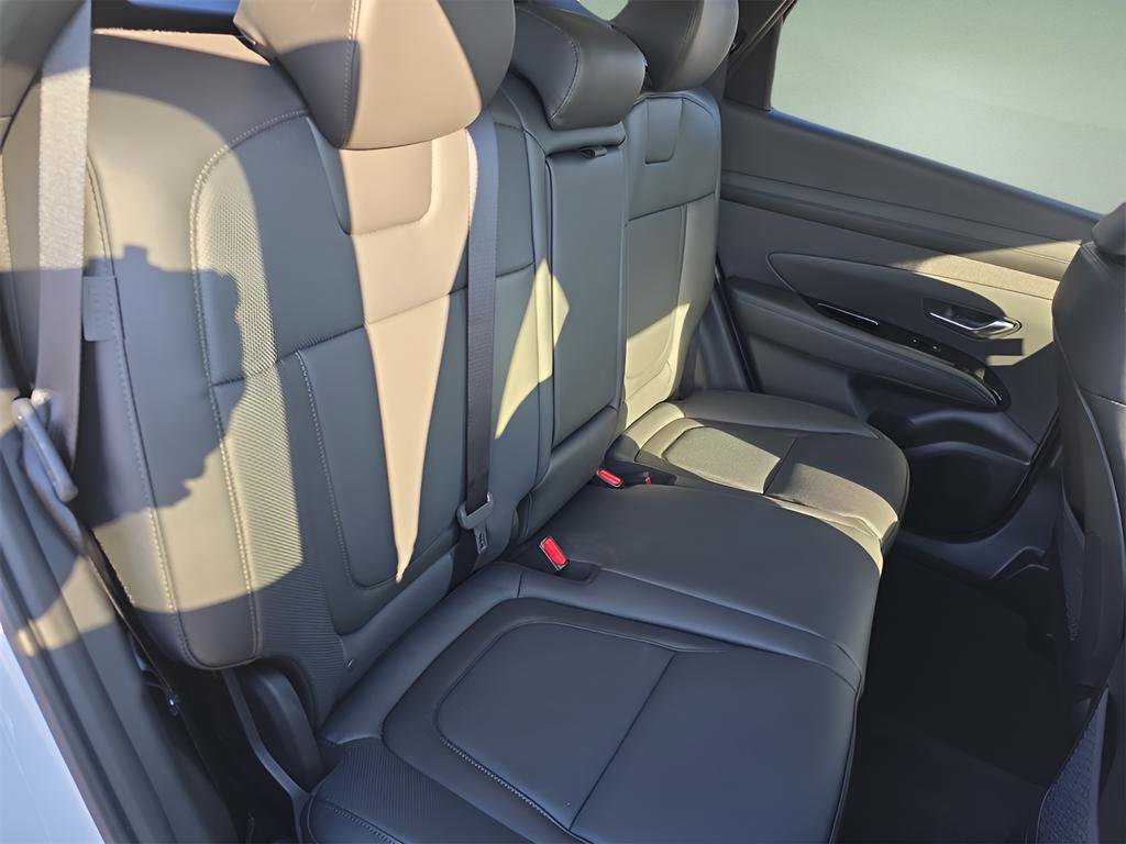 New 2025 Hyundai Tucson Limited FWD image 12